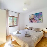 Tudor Mit Atemberaubender Aussicht By Interhome Ferienhaus Bobovisca