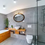Tudor Mit Atemberaubender Aussicht By Interhome *
