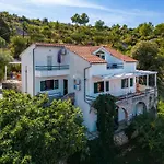 Ferienhaus Tudor Mit Atemberaubender Aussicht By Interhome *