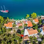 Tudor Mit Atemberaubender Aussicht By Interhome *