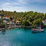 Tudor Mit Atemberaubender Aussicht By Interhome Ferienhaus Bobovisca