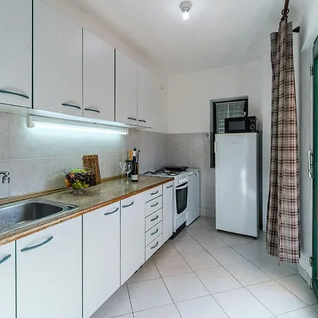 Tudor Mit Atemberaubender Aussicht By Interhome * Bobovisca