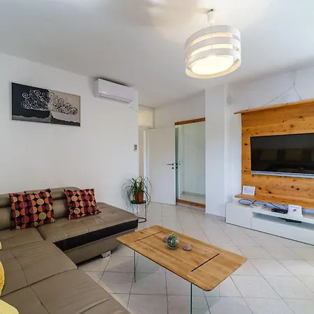Ferienhaus Tudor Mit Atemberaubender Aussicht By Interhome