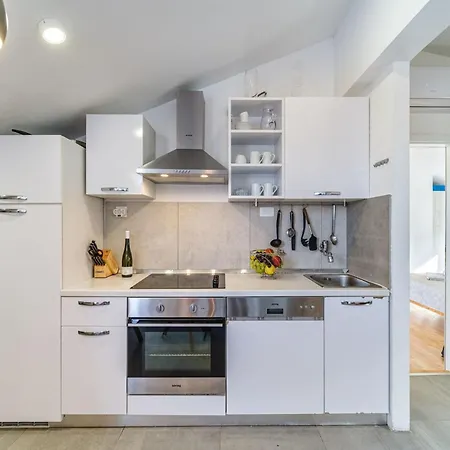 Holiday home Tudor Mit Atemberaubender Aussicht By Interhome