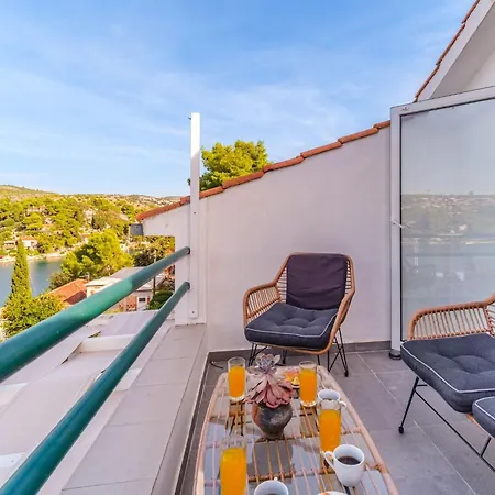Holiday home Tudor Mit Atemberaubender Aussicht By Interhome *