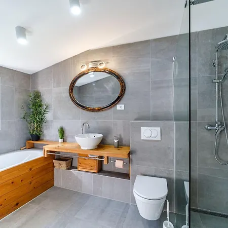 Tudor Mit Atemberaubender Aussicht By Interhome *