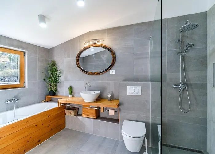 Tudor Mit Atemberaubender Aussicht By Interhome *